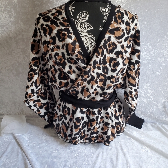 🍎NWT Pull Over Sweater - Picture 4 of 4